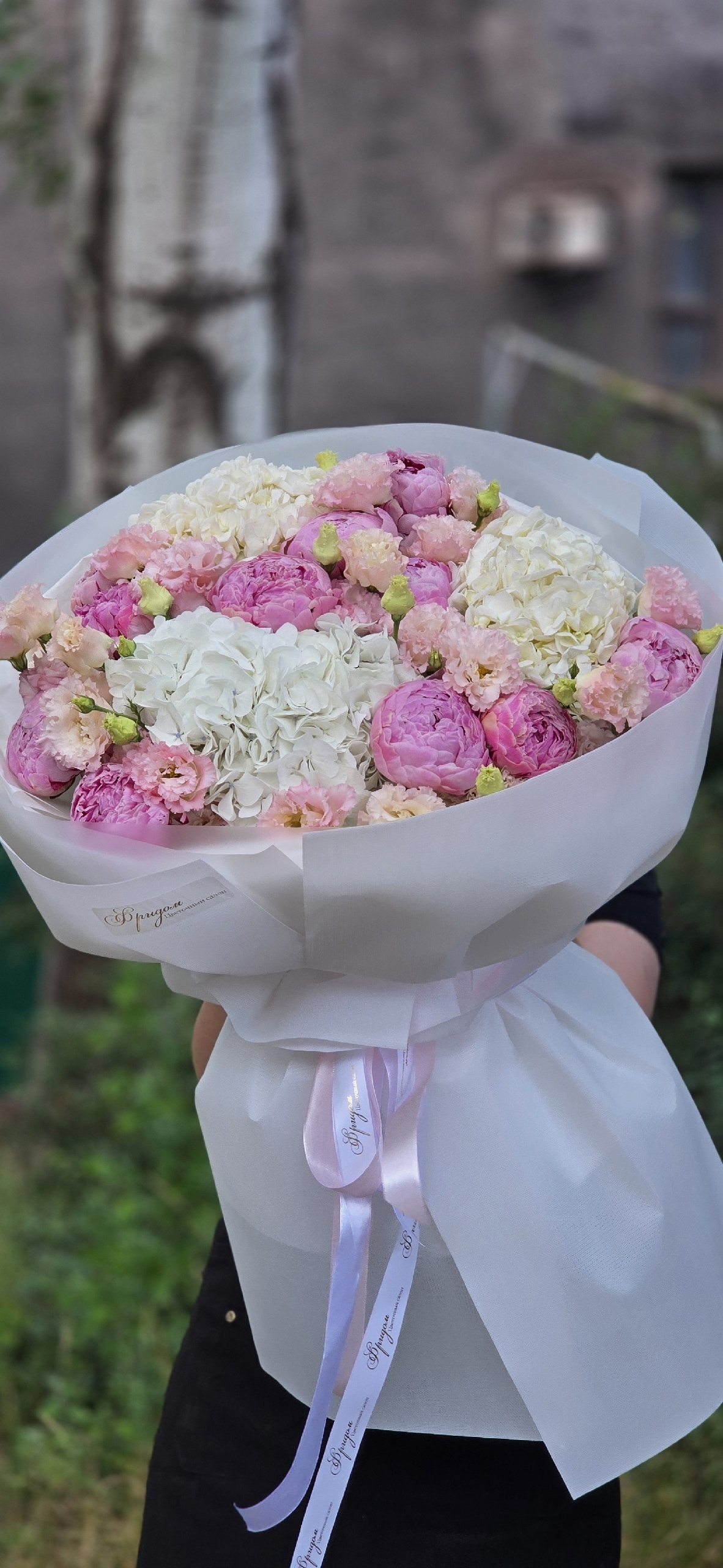 Нежный микс с пионами, гортензиями и эустомой